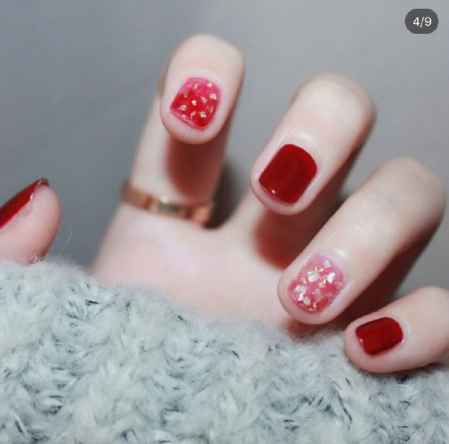 配色超级好看的春季跳色美甲