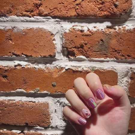 又酷又甜的镭射美甲，绝美的**色