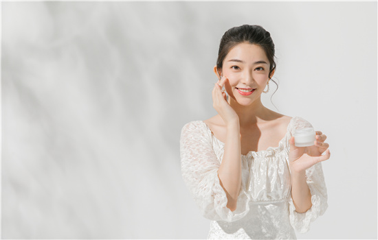 女人脸色暗黄到底什么原因 体内毒素累积