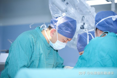 国际医学中心整形医院颌面整形主任籍建华 颌面轮廓整形属于自己的独特美