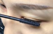 先夹睫毛还是先涂睫毛膏 睫毛膏要从睫毛根部开始刷起