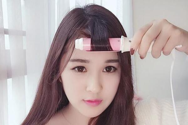 电夹板刘海怎么做 为什么用小夹板夹刘海过了一小会就直了