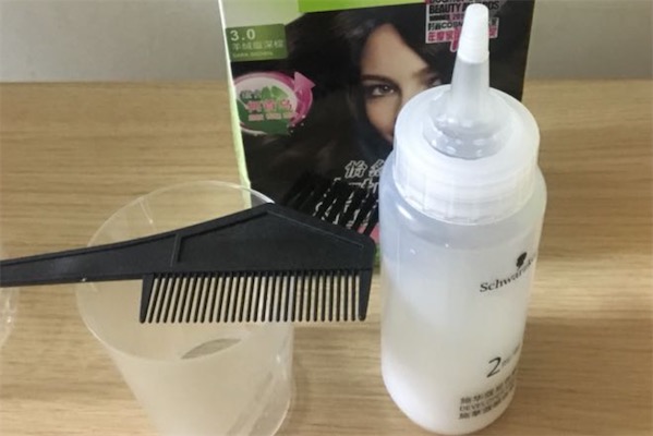 自己染发怎么调色 自己染发好还是去理发店好