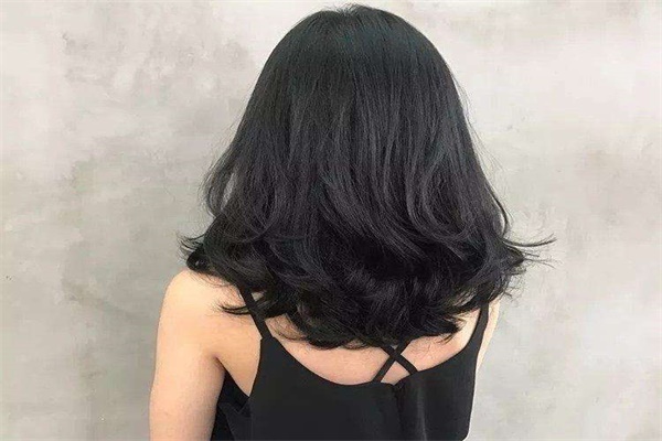 烫发后几天自然好看 烫完头发如何打理
