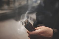 烧香拜佛适合发朋友圈句子大全 正确的敬香手势