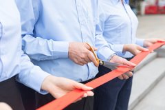 2022正月初二开业好不好 开新店开业送什么花篮好