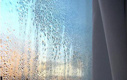 回南天地面潮湿开窗还是关窗 回南天开窗户好还是不开好