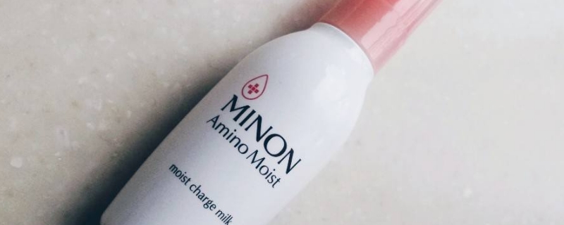 乳液在脸上粘粘的好不好 乳液粘好还是不好 乳液在脸上粘粘的好不好 乳液粘好还是不好