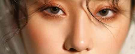 红色内眼线是怎么画的 红色内眼线是怎么画的