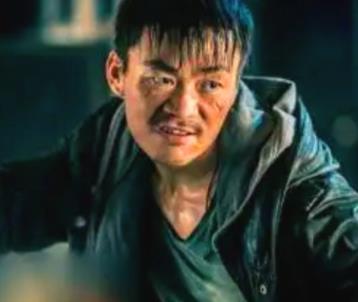 电影《八角笼中》主要讲述了什么故事