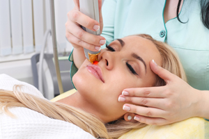 脸过敏擦什么好 两眼角下面长斑怎么办