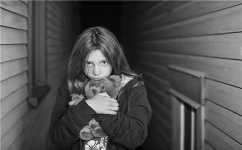 儿童自卑内向怎么办 儿童自卑处理方法 - 七丽