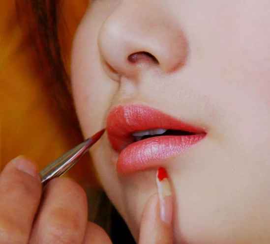 如何正确涂口红 e01c0058abac3b08c52a1a9d1907c514_550_0.jpeg