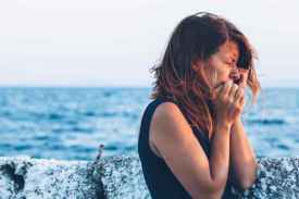 胖圆脸女生适合什么发型 韩式修颜卷发最受宠