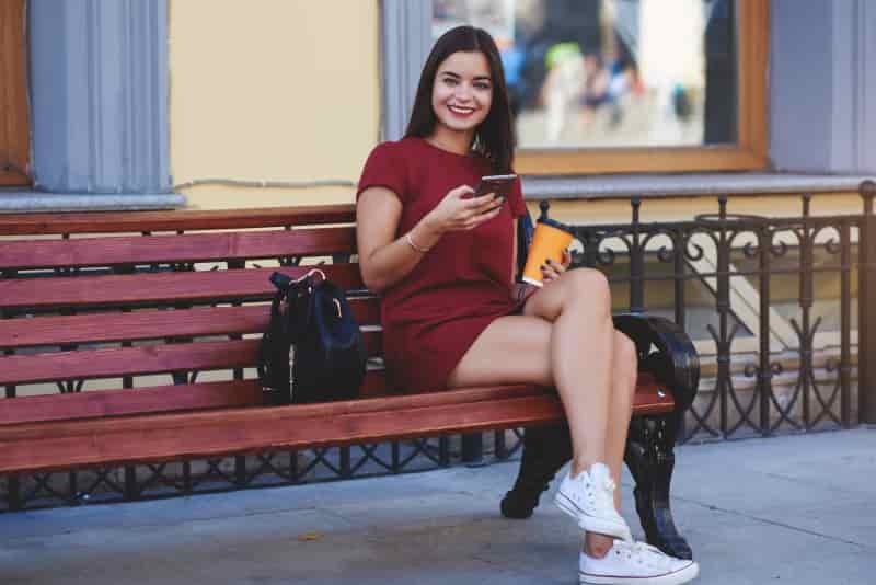 如何防止脸部下垂 抵抗衰老把下垂的皮肤刮上去
